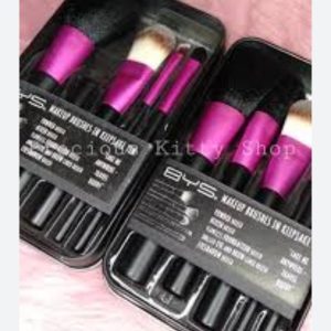 stylish-makeup-brush-set-for-bridesmaids-daily-use